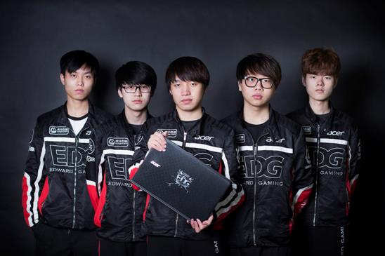 她镇定自若 她镇定自若